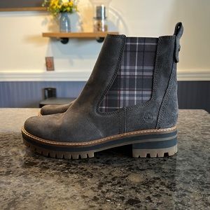 Timberland Courmayeur Chelsea Water resistant boots like new!